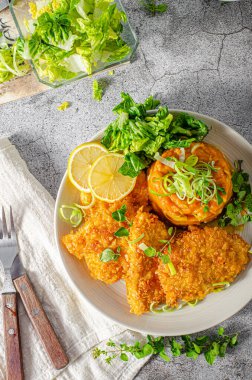 Mısır gevreği ve tatlı patatesli lezzetli ekmek.