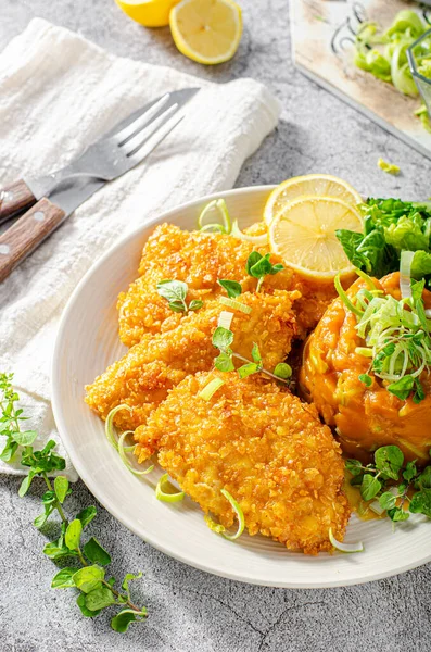 Mısır gevreği ve tatlı patatesli lezzetli ekmek.