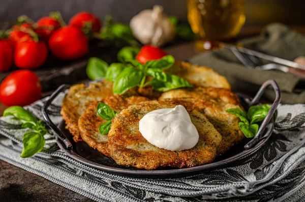 Deliciosa Refeição Barata Batatas Ervas Alho — Fotografia de Stock