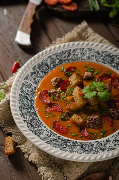 Sopa Deliciosa Com Carne Pão Crocante Assado — Fotografia de Stock