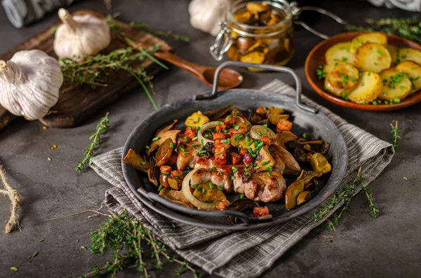 Delicioso Filete Cerdo Con Patatas Fritas Verduras — Foto de Stock