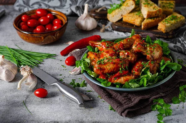 Ali Pollo Con Aglio Peperoncino Salsa Rossa — Foto Stock