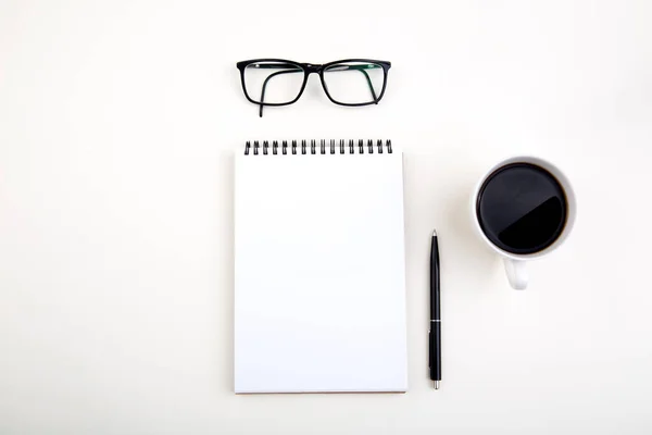 White notepad with black pen and glasses on light table, top — Stock Photo, Image