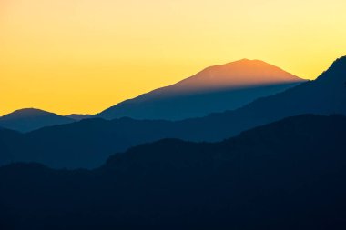 Alishan ulusal doğal alanında gündoğumu