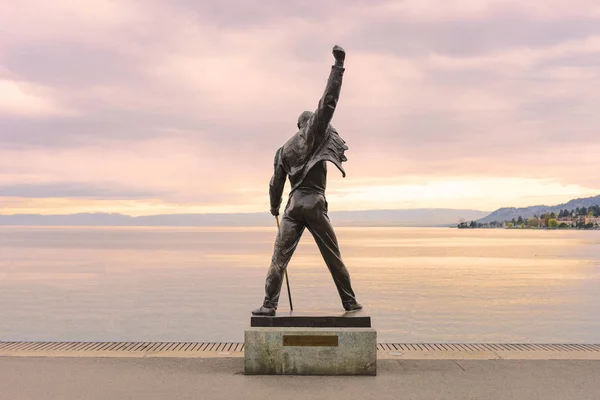 Estatua de Freddie Mercury, rockstar británico de la banda QUEEN . — Foto de Stock