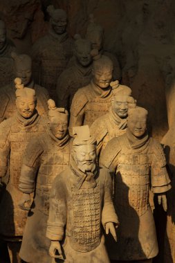 Qin Shi Huang ebedi ordusunun terracotta savaşçılar.