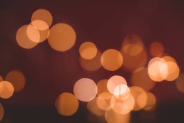 Odaklanamayan soyut Bokeh ışıkları arkaplanı. turuncu, kırmızı, siyah renkler. Noel ve yeni yıl konsepti