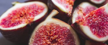 Taze incir renkli desen arka plan, düz yatış, üst manzara, tropikal meyve dokusu