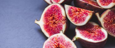 Taze incir renkli desen arka plan, düz yatak, üst manzara, tropikal meyve dokusu. cjpy uzayı