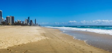 Altın kumlu plaj ve manzarası Surfers Paradise, Gold Coast