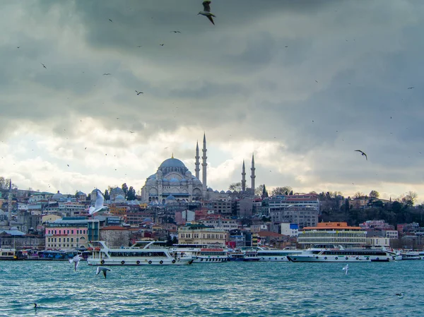 Nova Vista Mesquita Através Bósforo Istambul Turquia — Fotografia de Stock