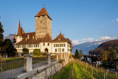 Spiez Lake Thun İsviçre bulunan kale güneş ayarı