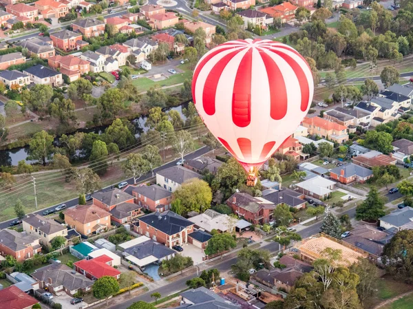 Luftaufnahme Eines Heißluftballons Der Über Den Östlichen Vororten Von Melbourne — Stockfoto