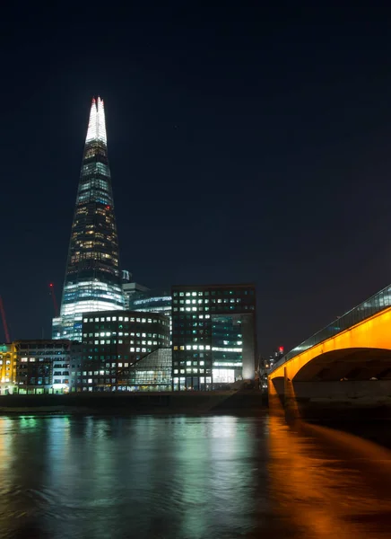 Reino Unido Londres Abril 2015 Edifício Shard Com Ponte Londres — Fotografia de Stock