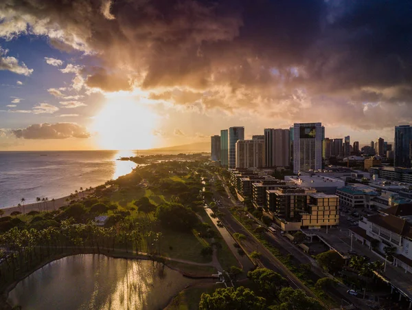 Aerial Sun Setting Downtown Honolulu — Stock Photo, Image