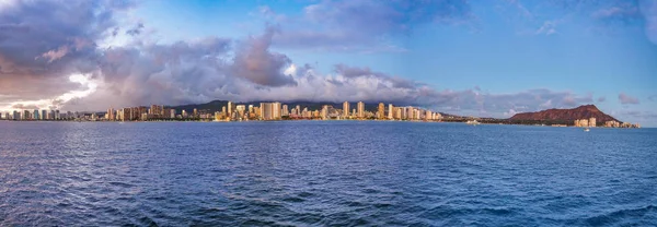 Panoramablick Auf Die Innenstadt Von Honolulu Und Den Strand Von Stockbild