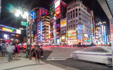 Shinjuku bölgesinde Kabukicho çevresinde gece saati