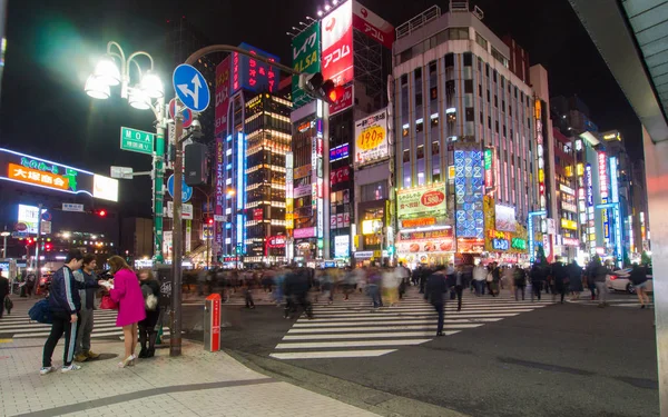 Noční čas v okolí Kabukicho v okrese Šinjuku — Stock fotografie