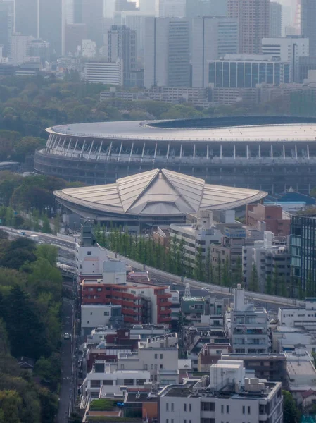 Tokyo Metropolitan Gymnasium e o novo Estádio Nacional Olímpico — Fotografia de Stock