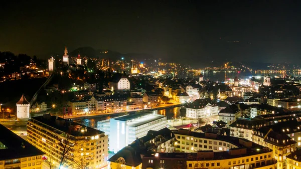 Widok z lotu ptaka stare miasto miasta Lucerna w nocy Zdjęcia Stockowe bez tantiem