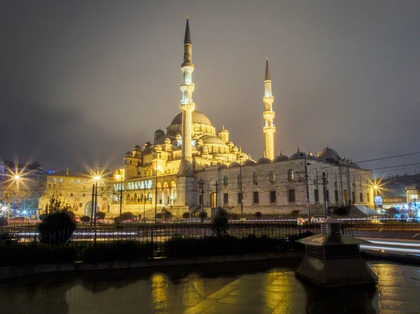 Mezquita Yeni Cami apodada "La Nueva Mezquita" — Foto de Stock