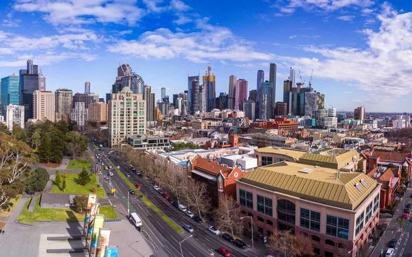 Ausstellung Street Building und Melbourne City Skyline, Australien lizenzfreie Stockbilder