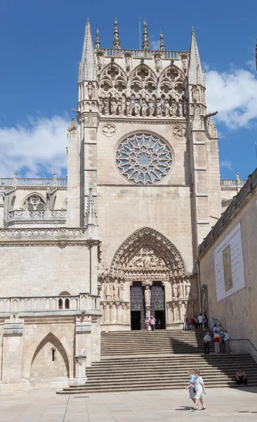 Burgos Spanje Juli 2020 Mensen Die Wachten Gotische Kathedraal Van — Stockfoto
