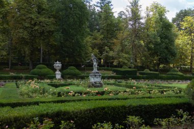 SEGOVIA, İspanya - 12 Ağustos 2020: Real Sitio de San Ildefonso İspanyol belediyesinde bir yaz günü