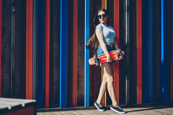 Casual Dressed Teenager Stylish Sunglasses Holding Skateboard Hands Standing Outdoors — Stock Photo, Image