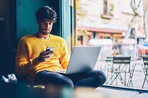 Bearded Graphic Designer Reading Incoming Notification Smartphone Connected Internet While — Stock Photo, Image