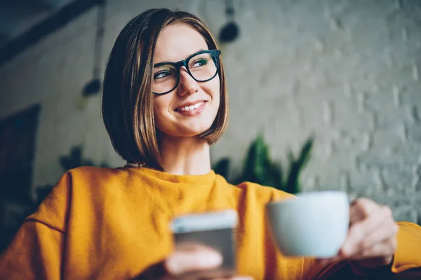 Vidám Álmodozó Kreatív Tervező Töprengett Kreatív Ötletek Fejlődő Saját Internetes — Stock Fotó