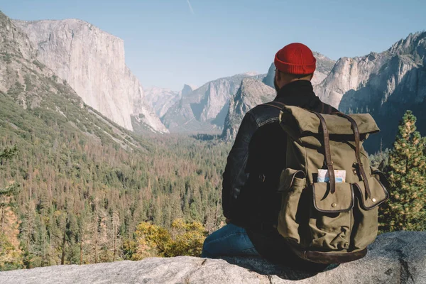 Back View Ale Traveler Backpack Sitting Viewpoint Admire Breathtaking Scenery — Stock Photo, Image