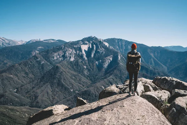 Back View Female Traveler Backpack Enjoying Panorama High Mountains Peak — Stock Photo, Image