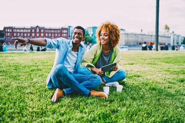 Funny Dark Skinned Best Friends Recreating Together Sitting Green Lawn — Stock Photo, Image