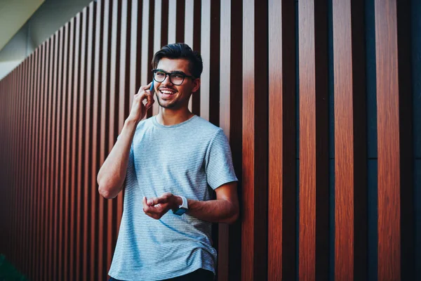 Portrait Positive Hipster Blogger Dressed Casual Shirt Talking Friend Smartphone — Stock Photo, Image