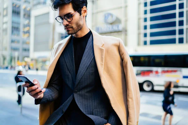 Pensive Male Entrepreneur Fashion Clothes Checking Mail Smartphone Reading Financial — Stock Photo, Image