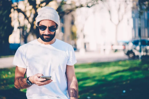 Handsome Bearded Stylish Male Person Sending Messages Friends Application Smartphone — Stock Photo, Image