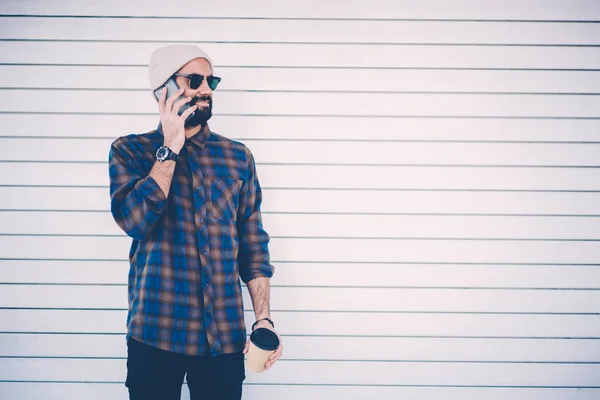 Bearded Hipster Guy Black Sunglasses Stylish Hat Talking Friends Smartphone — Stock Photo, Image