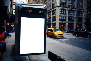 Otobüs İstasyonu billboard reklam metin mesajı veya promosyon içerik, boş sahte Lightbox kadar bilgi, dur sığınak net poster görüntü kentsel şehir sokak'için boş kopya alanı ekranlı