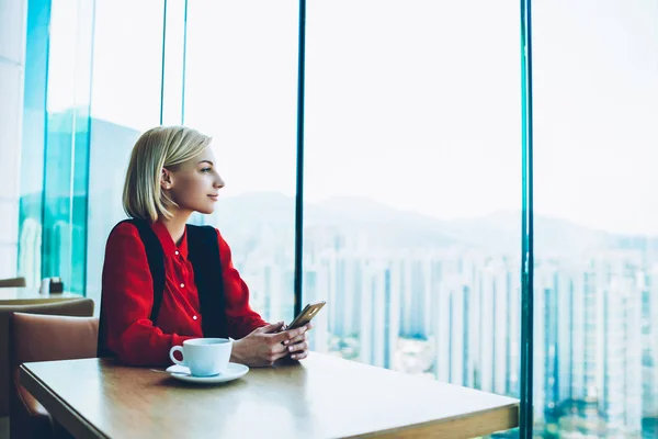 Thoughtful Successful Business Woman Enjoying Cityscape Window Using Smartphone Coffee — Stock Photo, Image