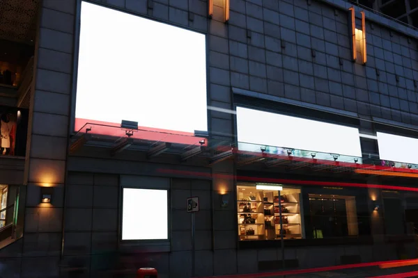 Werbeattrappe Für Werbung Oder Kommerzielle Informationsleuchtkästen Der Außenfassade Moderner Gebäude — Stockfoto