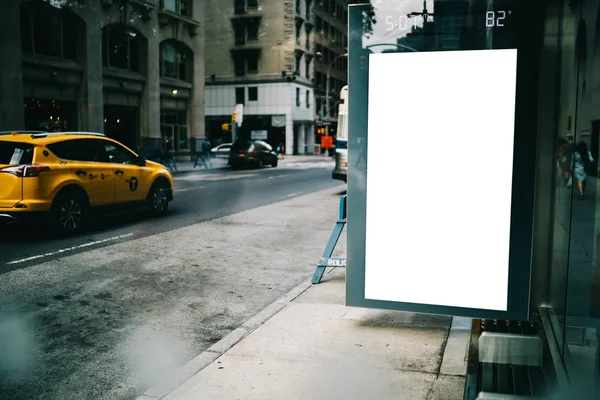 Bus Estação Outdoors Com Tela Espaço Branco Cópia Para Publicidade — Fotografia de Stock