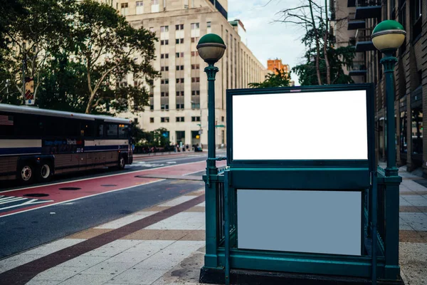 New York City Metro Giriş Ile Açık Boş Billboard Reklam — Stok fotoğraf