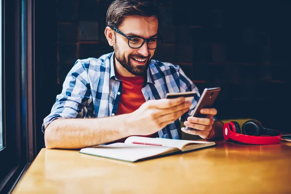 Happy Male Blogger Years Old Holding Banking Card Hands Dialing — Stock Photo, Image