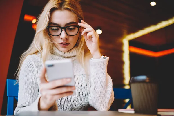 Thoughtful Young Woman Checking Banking Balance Smartphone Application Cafe Concentrated — Stock Photo, Image