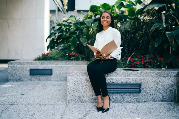 Portrait Successful African American Female Employee Eyewear Holding Opened Folder — Stock Photo, Image