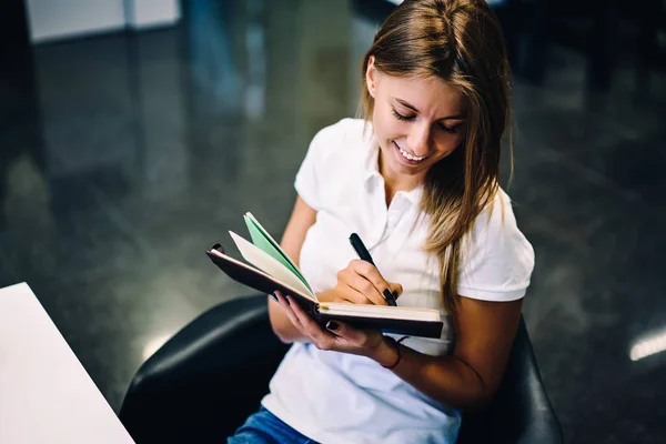 Cheerful Blonde Young Woman Holding Notebook Daily Plannings Enjoying Organizing — Stock Photo, Image