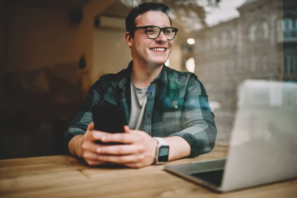 Happy Teen Guy Spectacles Using Smartphone Networking Sitting Cafe Interior — Stock Photo, Image