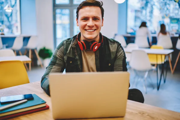 Portrait Cheerful Hipster Guy Headphones Enjoying Studying Online Language Course — Stock Photo, Image