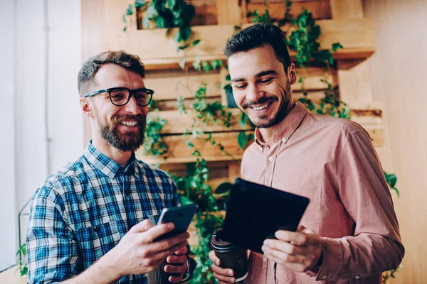 Cheerful Hipster Guys Laughing Together Share Funny Common Photos Bluetooth — Stock Photo, Image